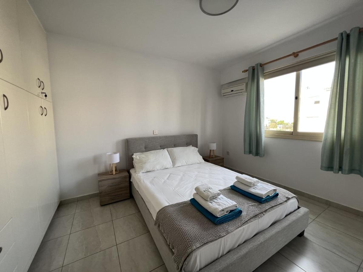 Royal-Seacrest Paphos-Center Vip Apartment Bagian luar foto