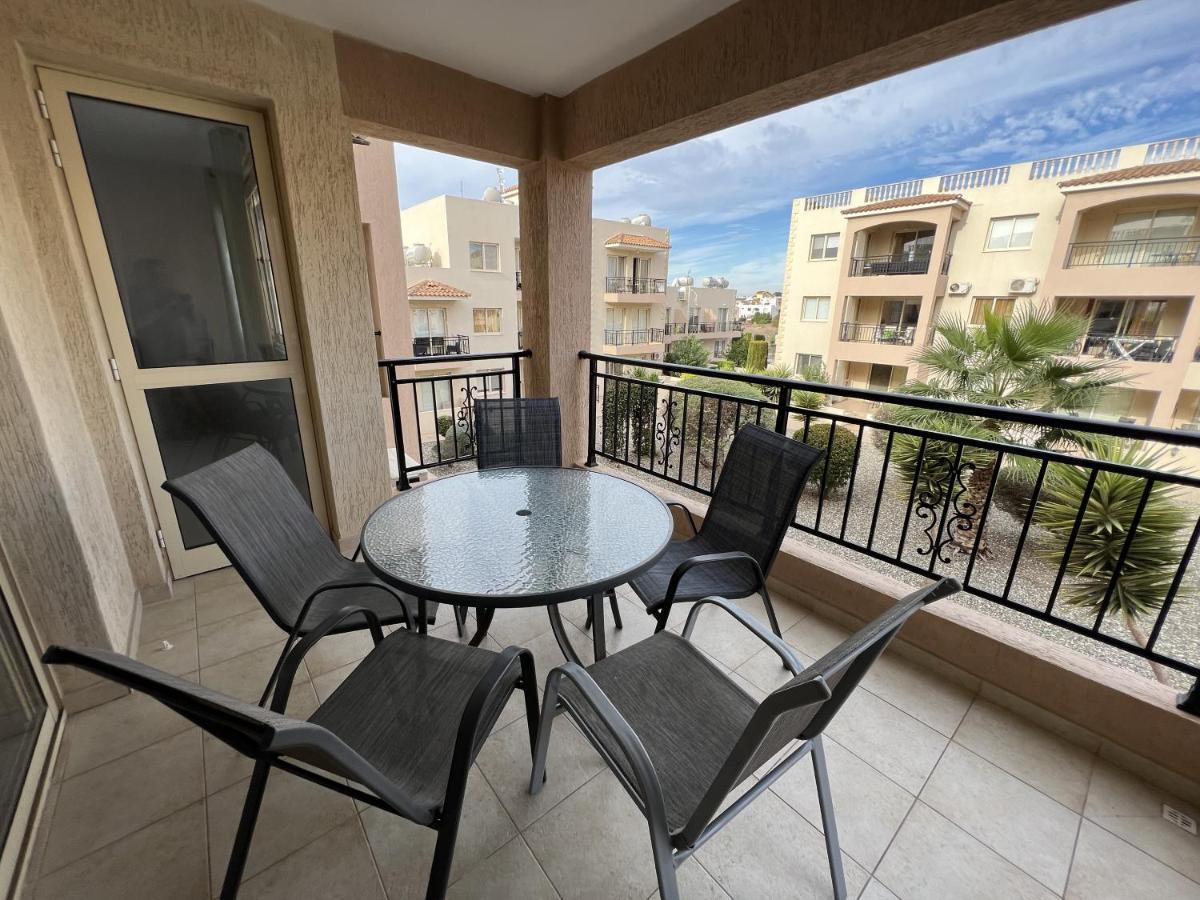 Royal-Seacrest Paphos-Center Vip Apartment Bagian luar foto