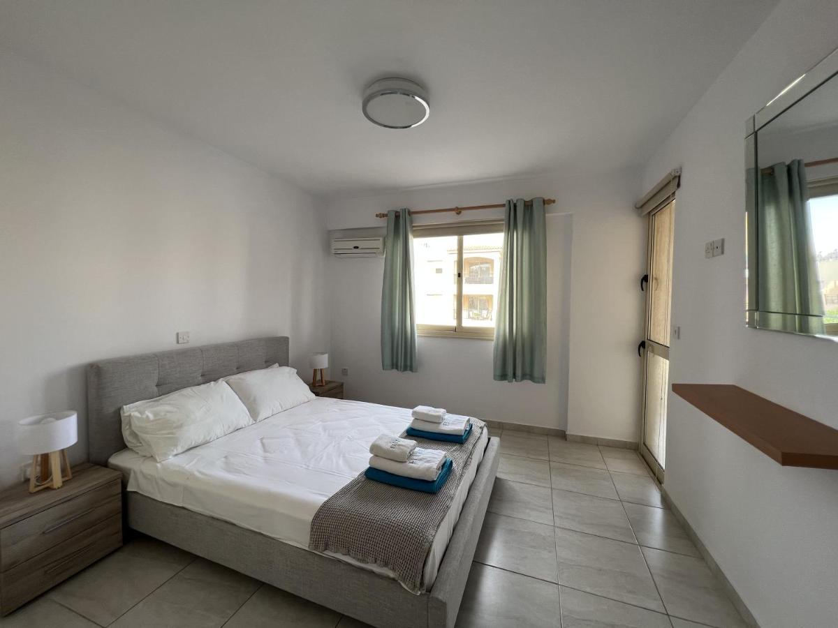Royal-Seacrest Paphos-Center Vip Apartment Bagian luar foto