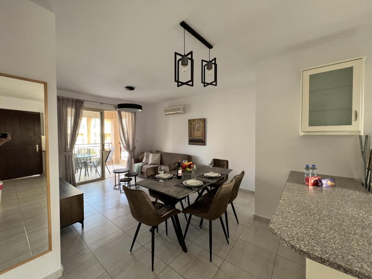 Royal-Seacrest Paphos-Center Vip Apartment Bagian luar foto