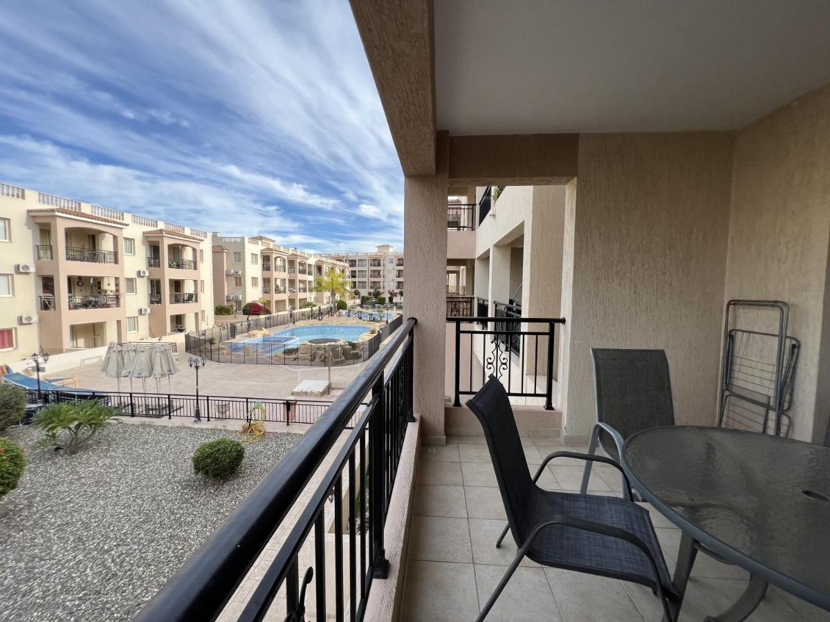 Royal-Seacrest Paphos-Center Vip Apartment Bagian luar foto