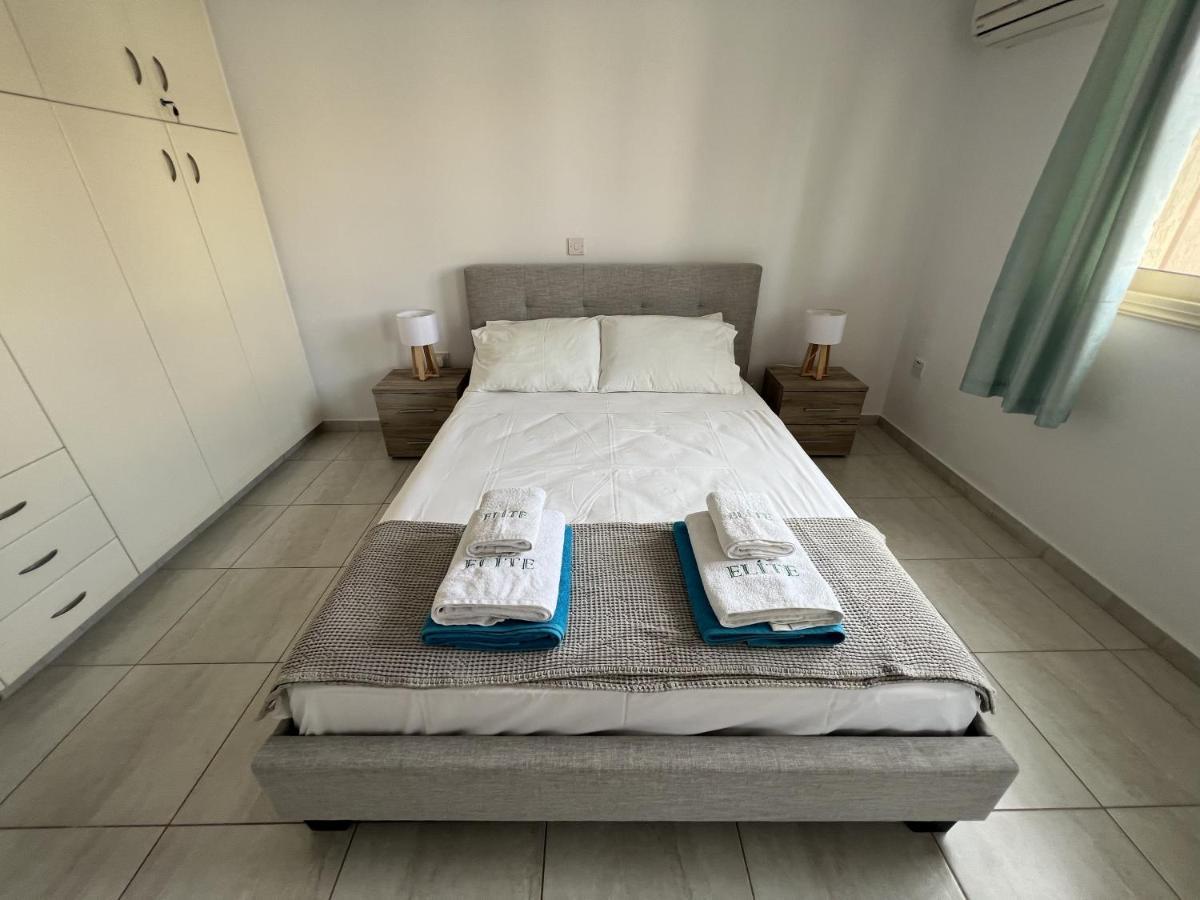 Royal-Seacrest Paphos-Center Vip Apartment Bagian luar foto