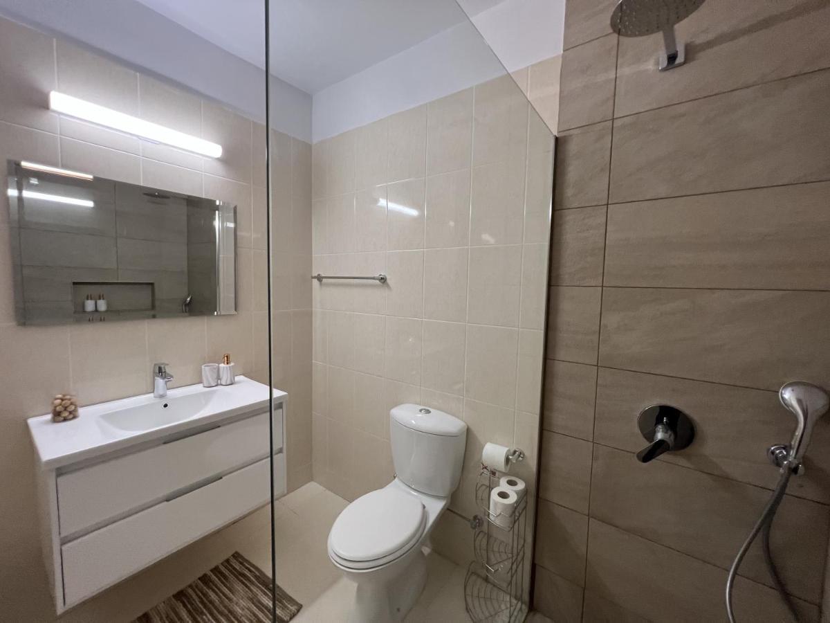 Royal-Seacrest Paphos-Center Vip Apartment Bagian luar foto