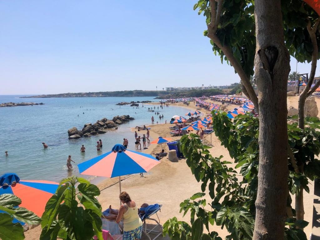 Royal-Seacrest Paphos-Center Vip Apartment Bagian luar foto
