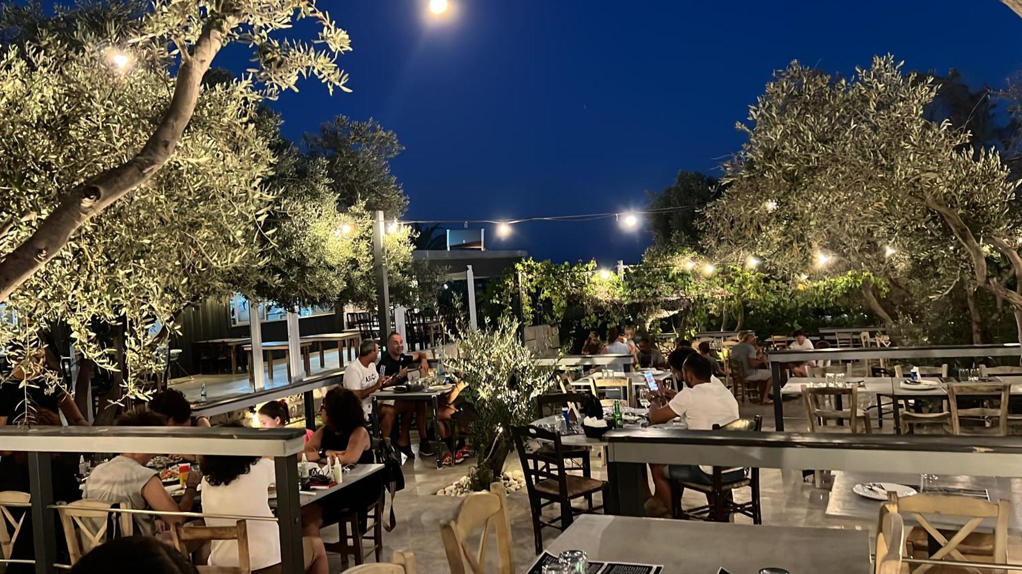 Royal-Seacrest Paphos-Center Vip Apartment Bagian luar foto