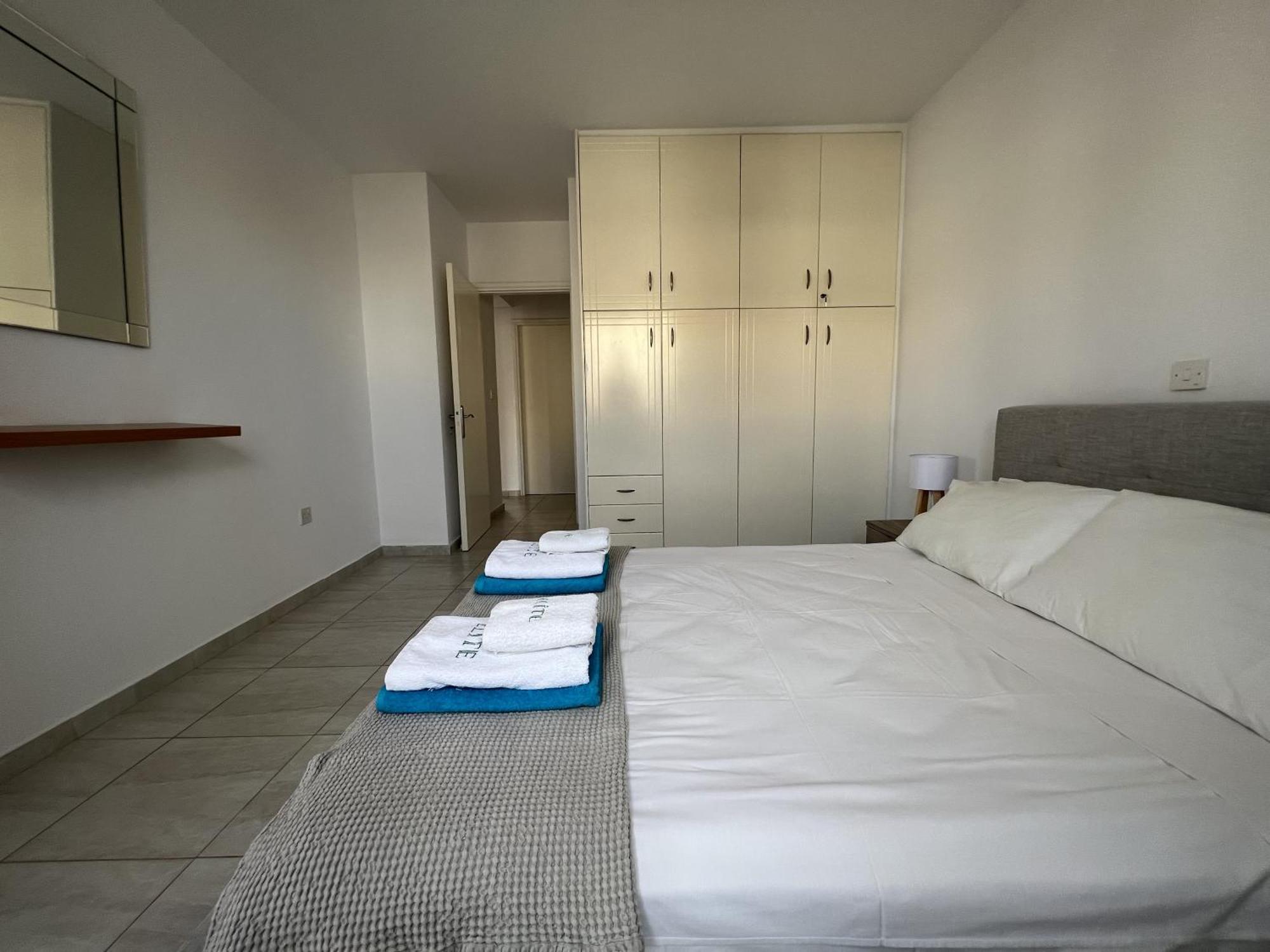 Royal-Seacrest Paphos-Center Vip Apartment Bagian luar foto